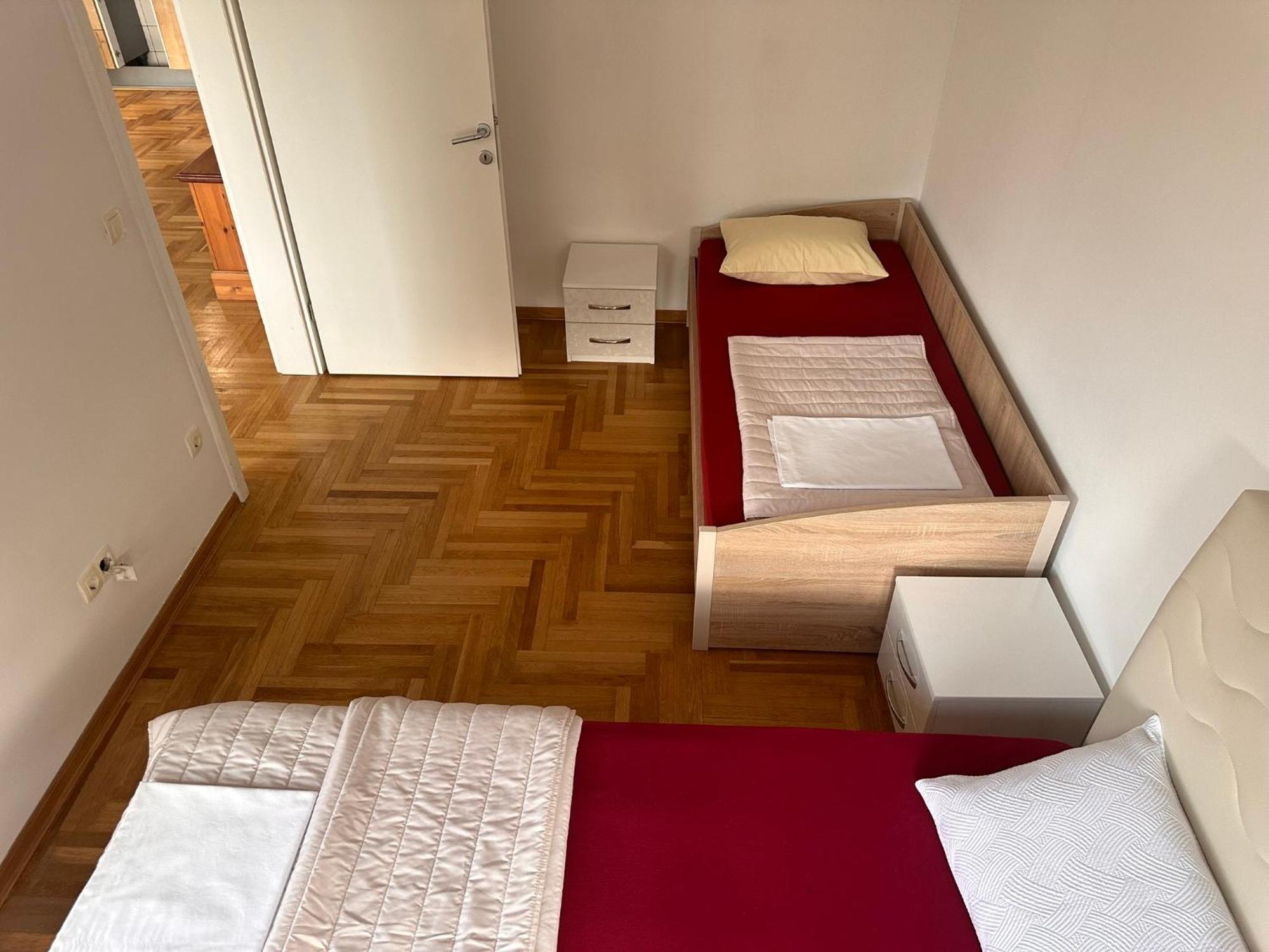 Appartamento Near Airport Ii *